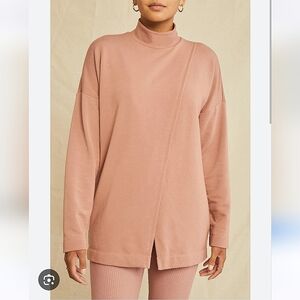 NWOT•Amour Vert Luxe Fleece Turtleneck (M)